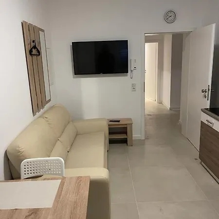 2 Zi Fur Monteure Schlafzimmer Mit 2 Einzelbetten, Wohnkuche Mit Schlafsofa * Osnabrueck